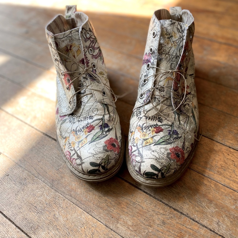 Rieker botanical ankle boots, size 39/8
